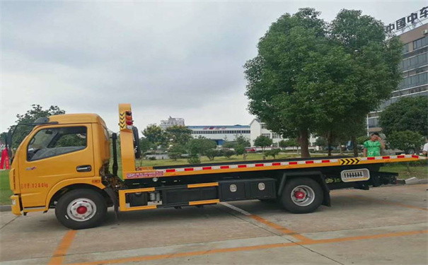 厦门定远24小时拖车救援电话号码，定远道路救援公司怎么收费的